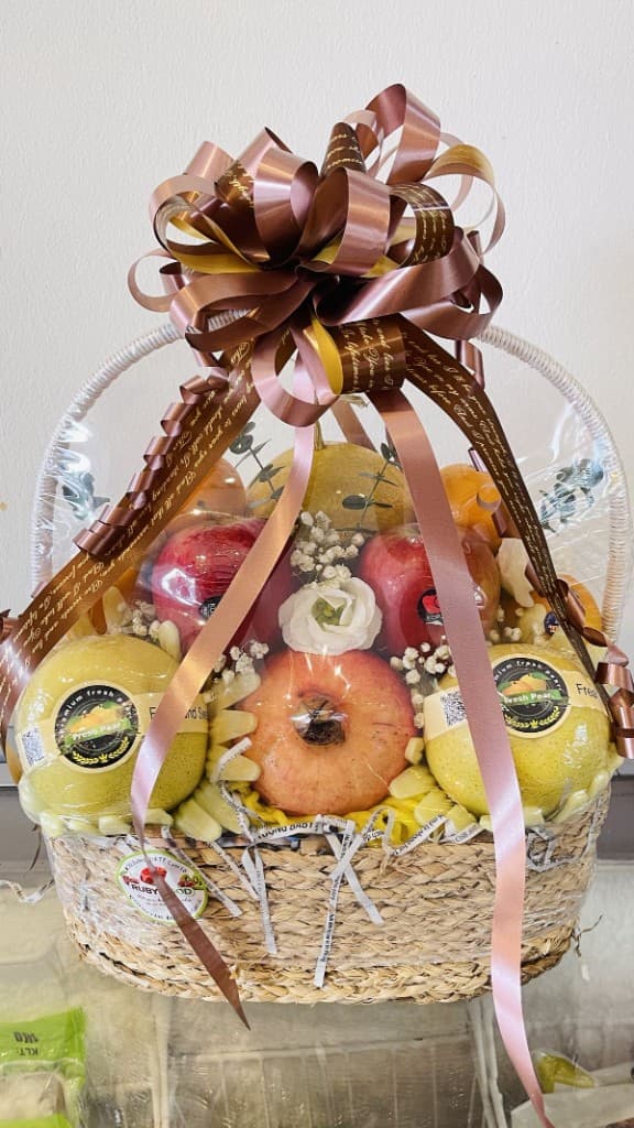 Luxury wicker basket with ribbon bow